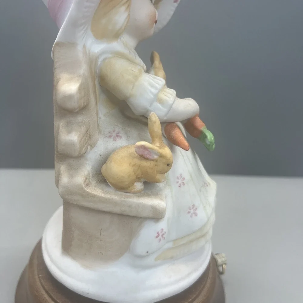 Sankyo Porcelain Doll Rabbit Carrots Music Box Rotates Easter Vintage Japan